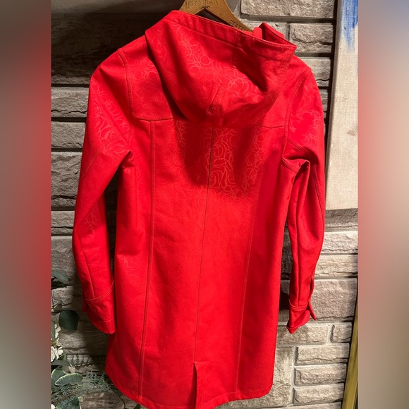 Red cloud veil medium length coat. Like new with fleece lining. Size S - Picture 4 of 5